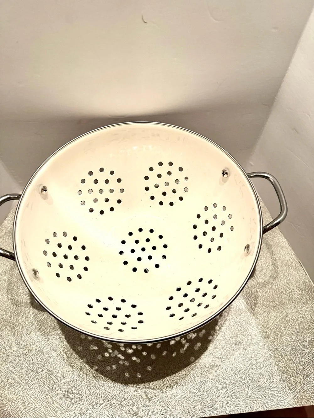 Floral Birdhouse Ceramic Cream Pedestal Colander. Pink/Green/Cream. 9”x5”